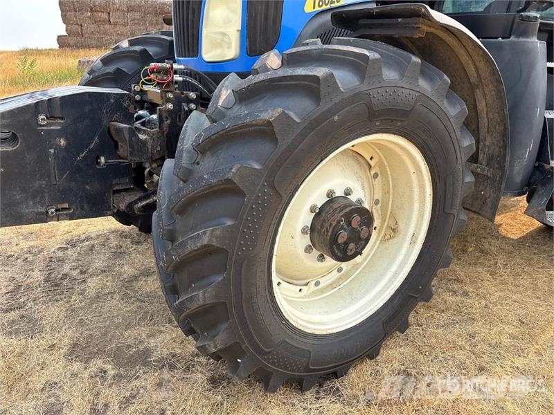 New Holland T8020 4WD Tractor Traktoriai