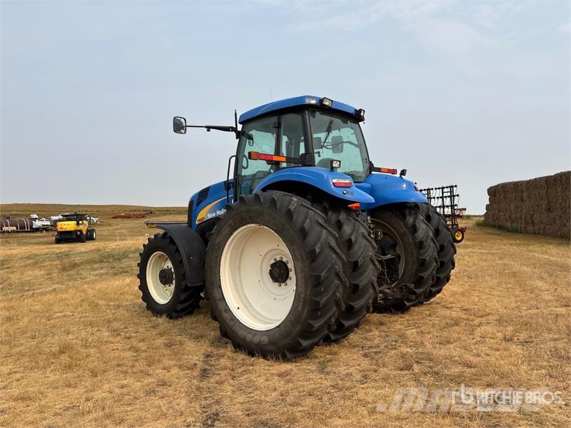New Holland T8020 4WD Tractor Traktoriai
