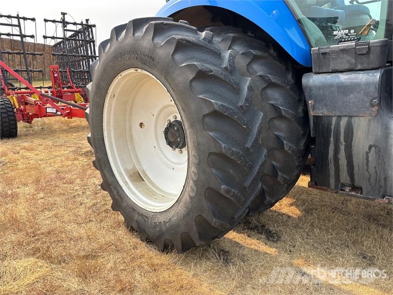 New Holland T8020 4WD Tractor Traktoriai