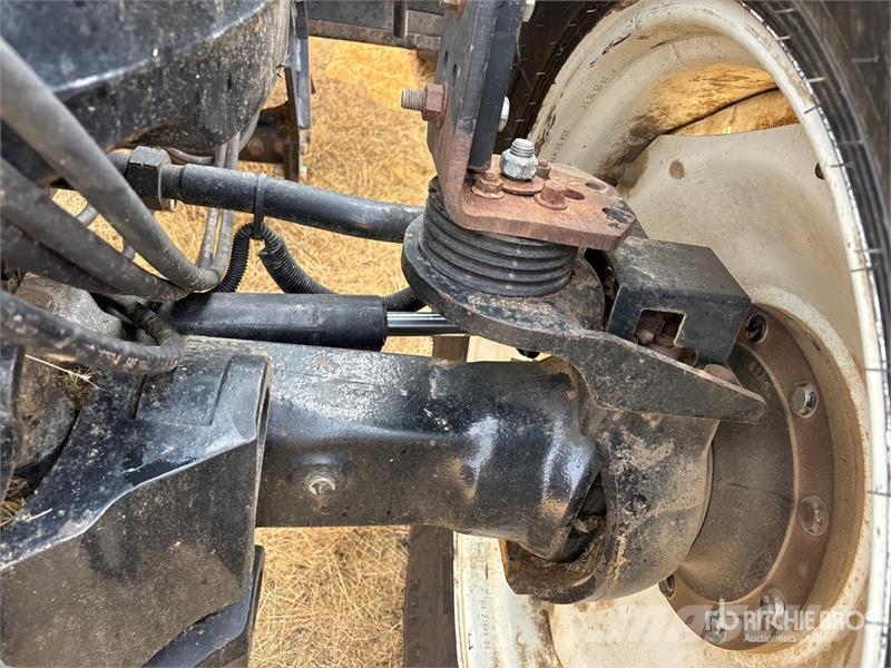 New Holland T8020 4WD Tractor Traktoriai