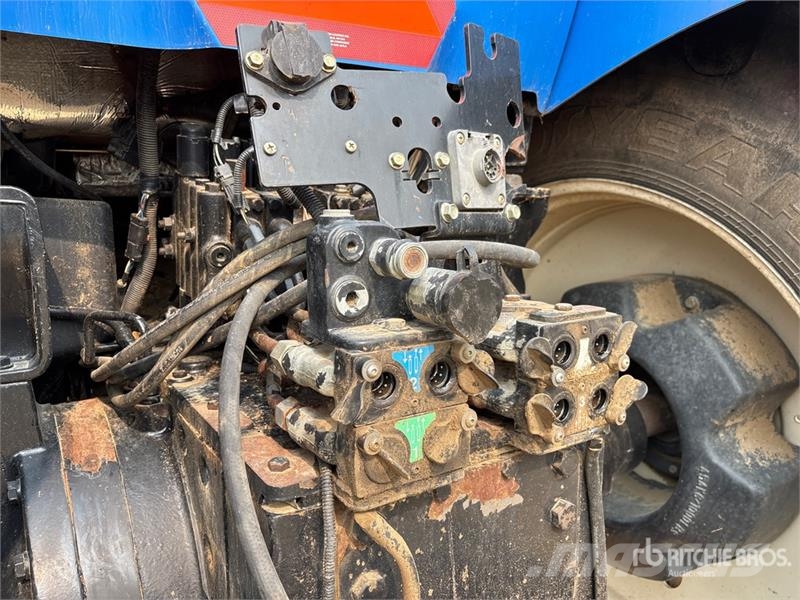 New Holland T8020 4WD Tractor Traktoriai