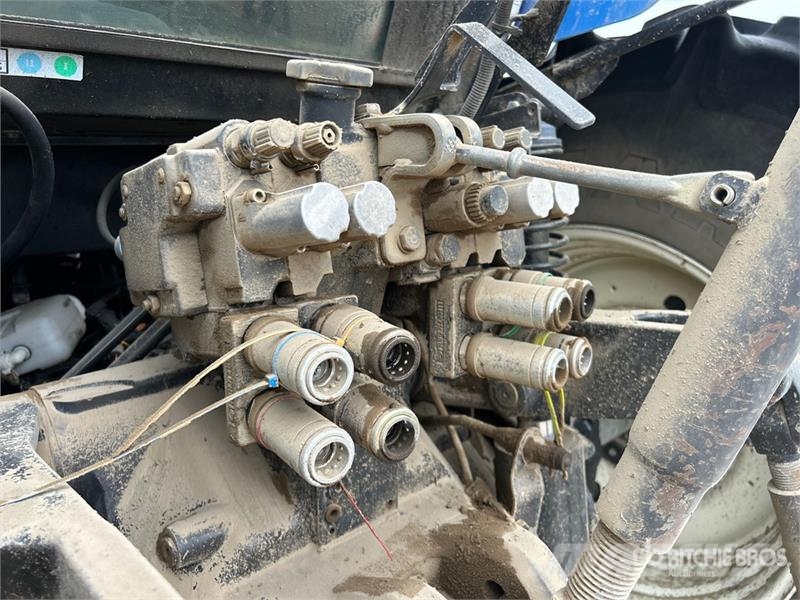 New Holland TM190 트랙터