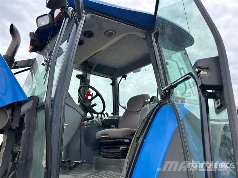 New Holland TM190 트랙터