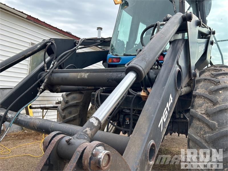 New Holland TV140 الجرارات