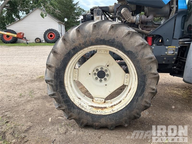New Holland TV140 الجرارات