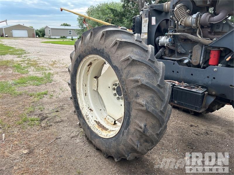 New Holland TV140 الجرارات