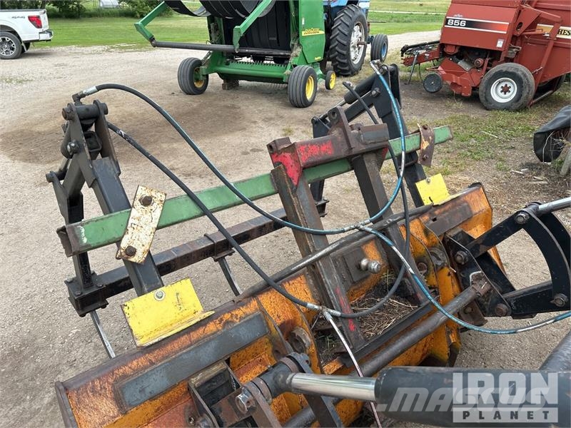 New Holland TV140 الجرارات