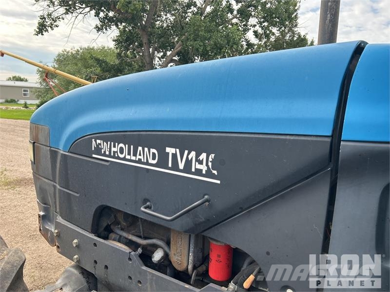 New Holland TV140 الجرارات
