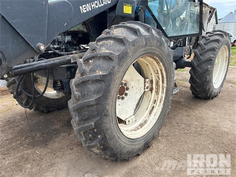 New Holland TV140 الجرارات
