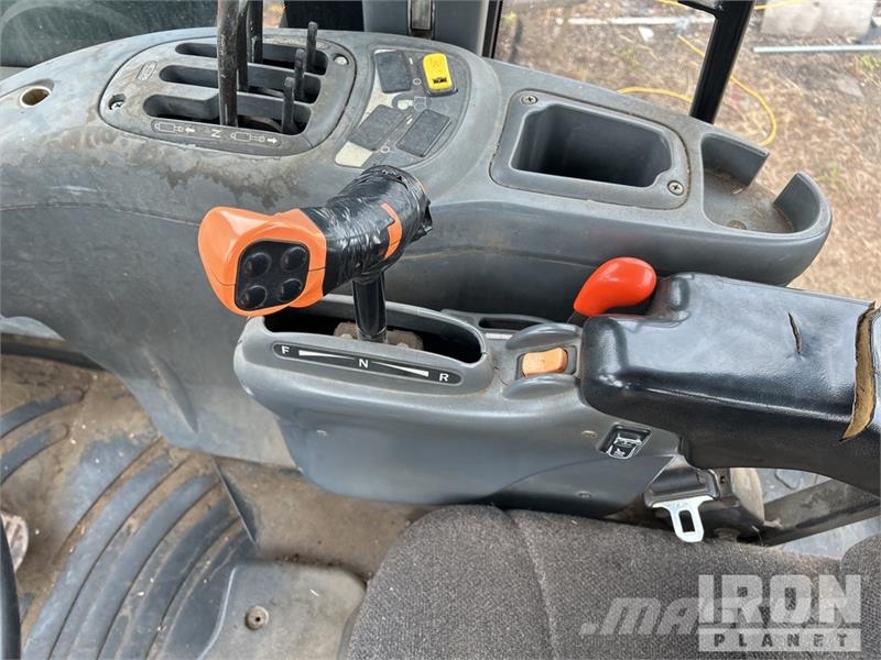New Holland TV140 الجرارات