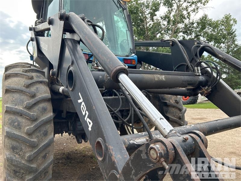 New Holland TV140 الجرارات