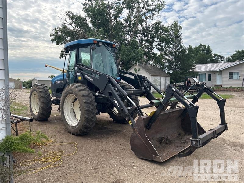 New Holland TV140 الجرارات