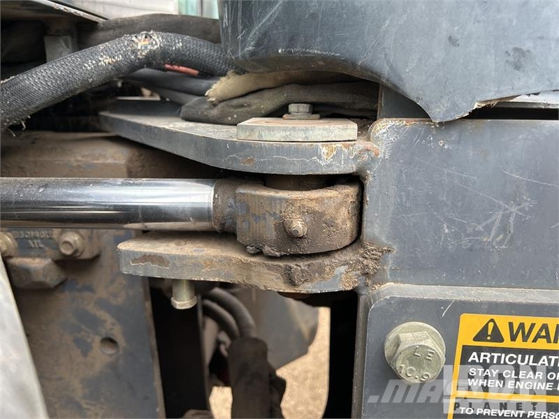 New Holland TV140 الجرارات