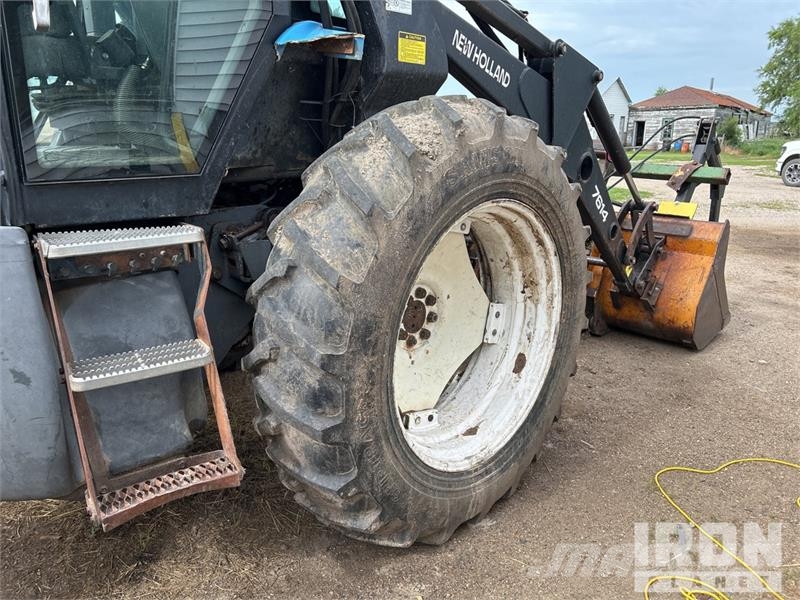 New Holland TV140 الجرارات
