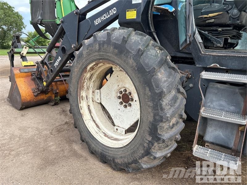 New Holland TV140 الجرارات