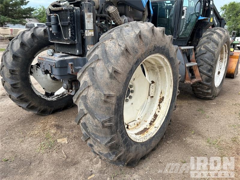 New Holland TV140 الجرارات