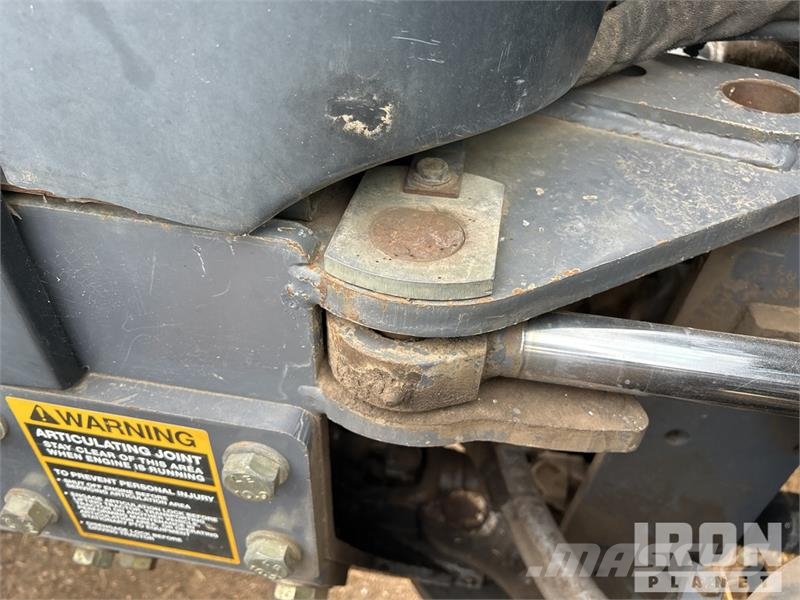 New Holland TV140 الجرارات