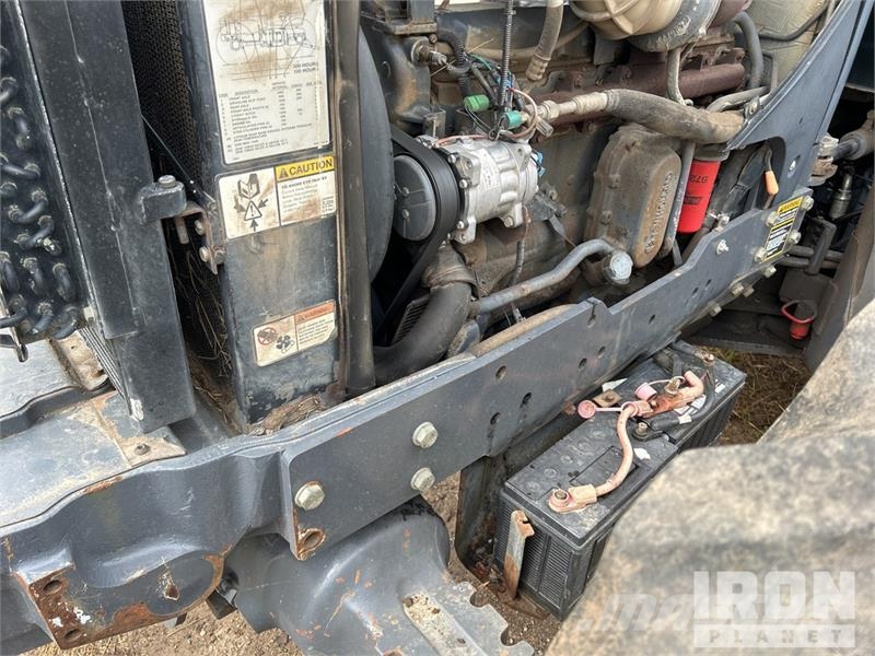 New Holland TV140 الجرارات
