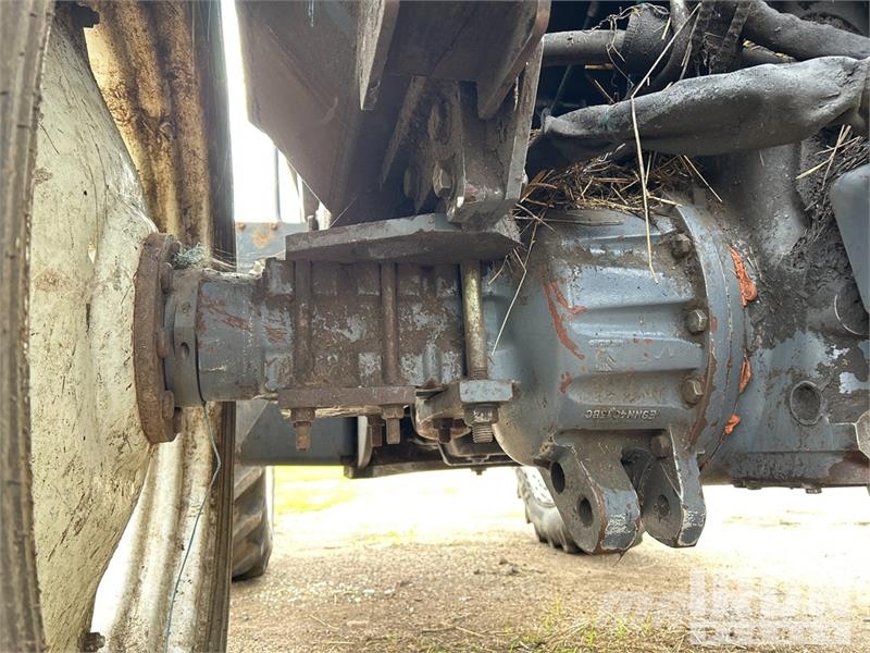 New Holland TV140 الجرارات
