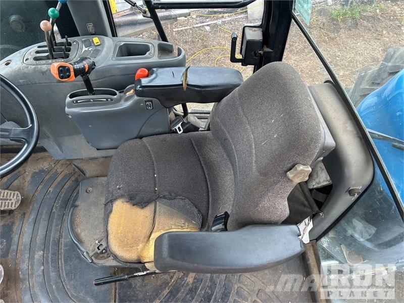 New Holland TV140 الجرارات