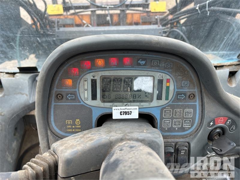New Holland TV140 الجرارات