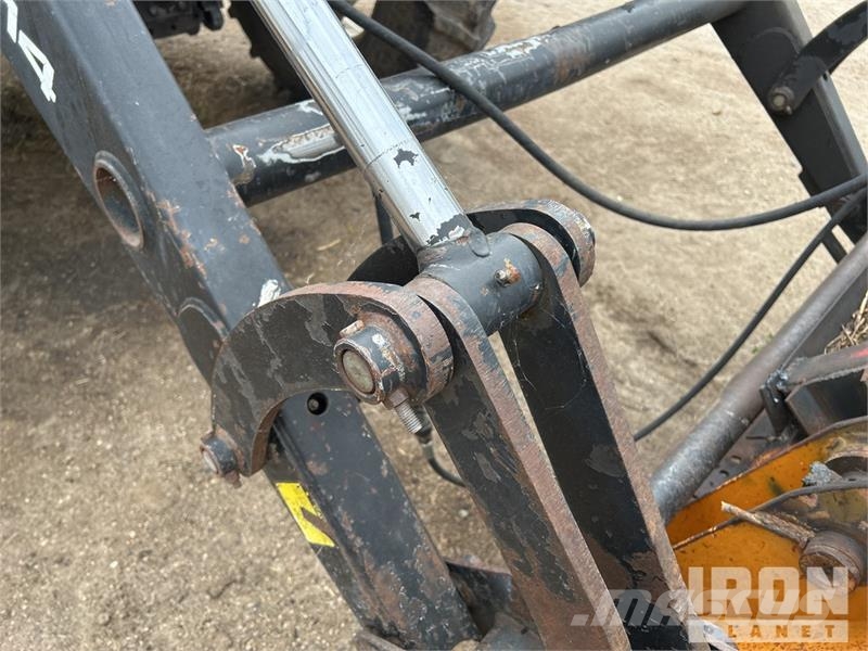 New Holland TV140 الجرارات