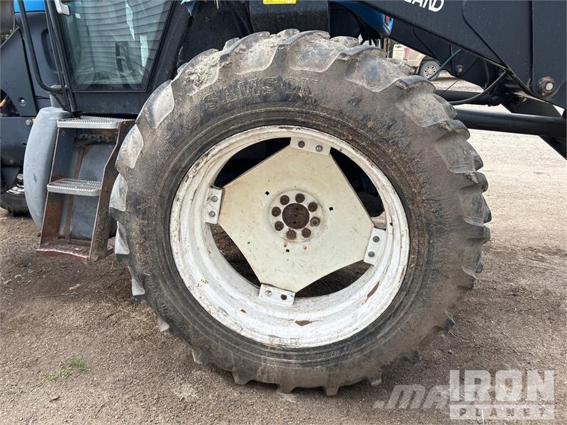 New Holland TV140 الجرارات