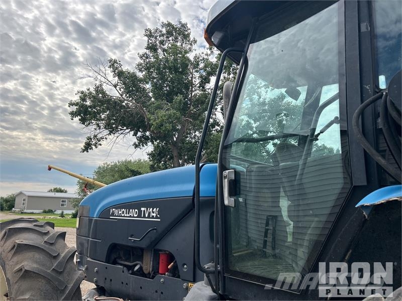 New Holland TV140 الجرارات
