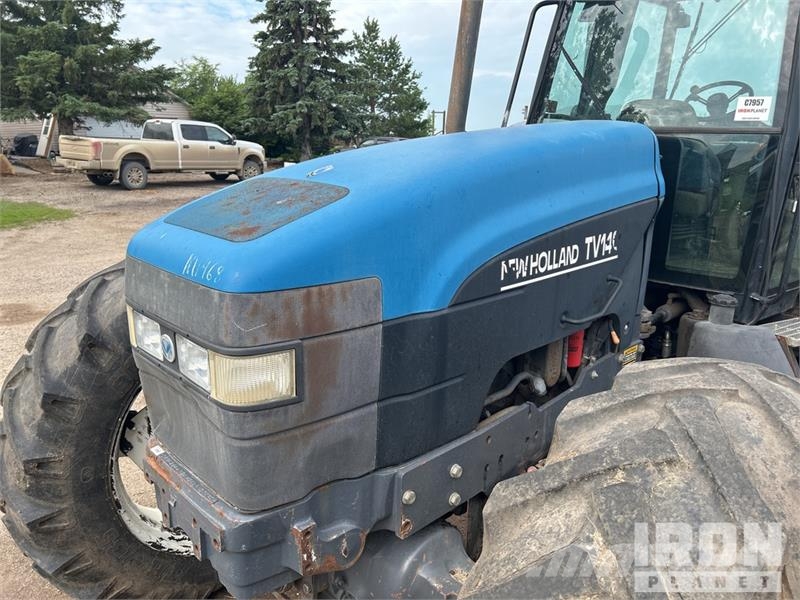 New Holland TV140 الجرارات