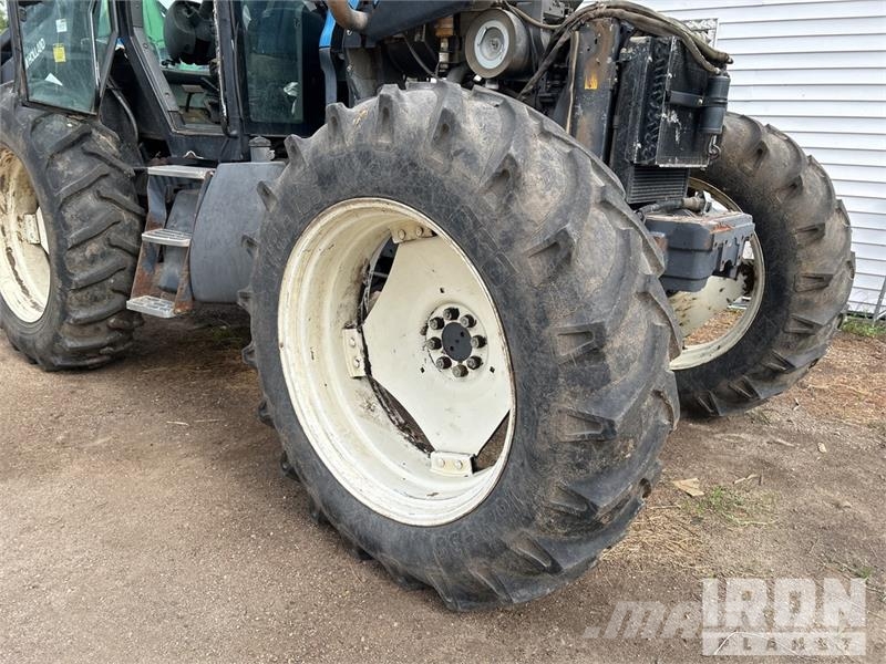 New Holland TV140 الجرارات