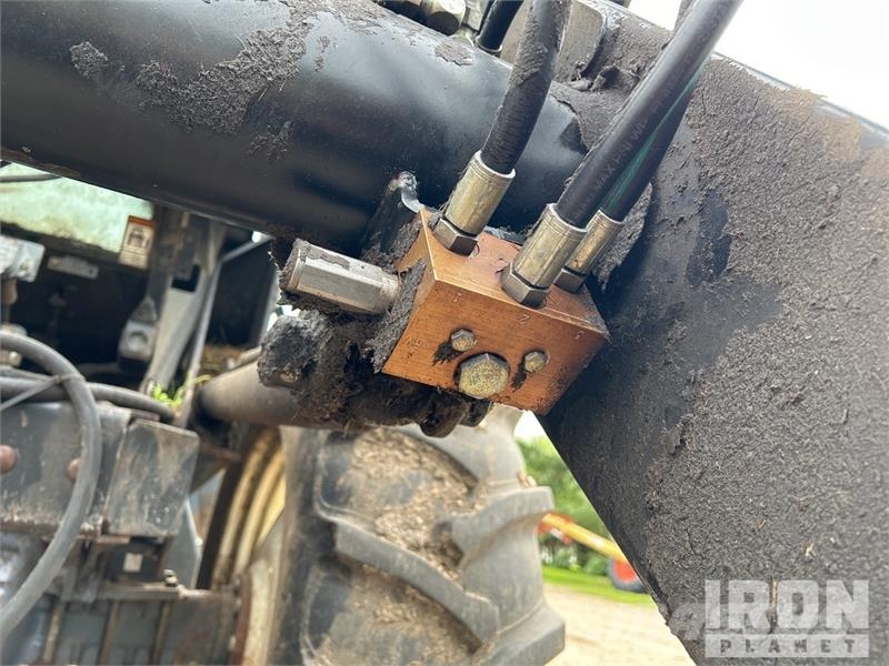 New Holland TV140 الجرارات