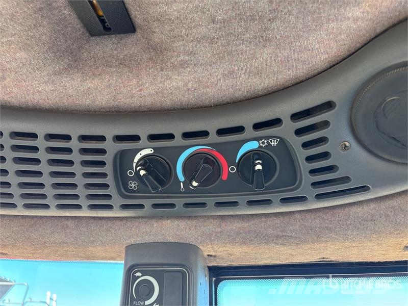 New Holland TV145 Traktori