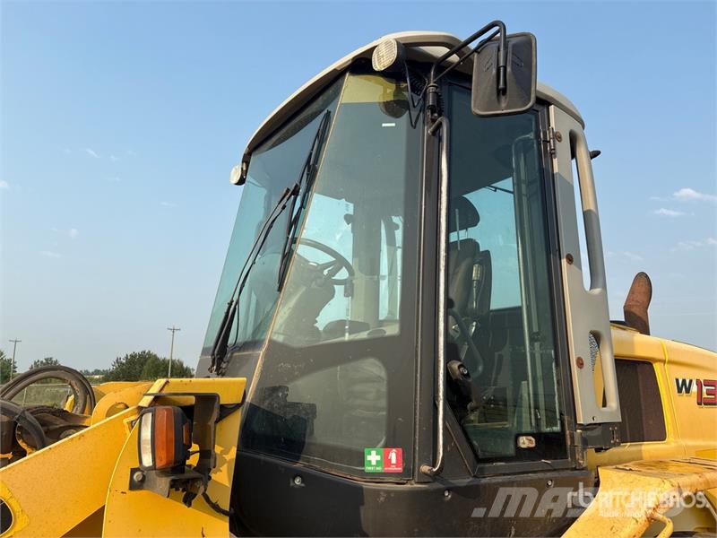 New Holland W130B Wheel Loader Pyöräkuormaajat