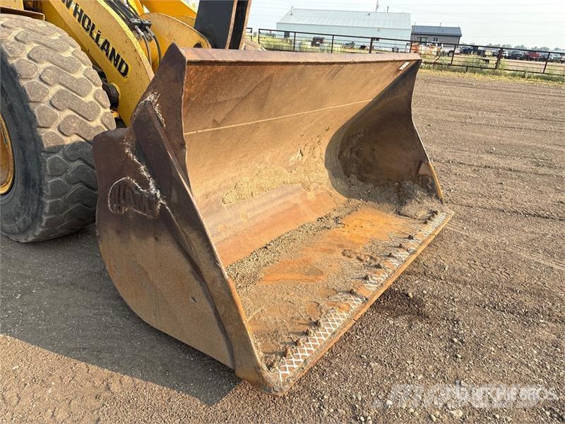 New Holland W130B Wheel Loader Pyöräkuormaajat