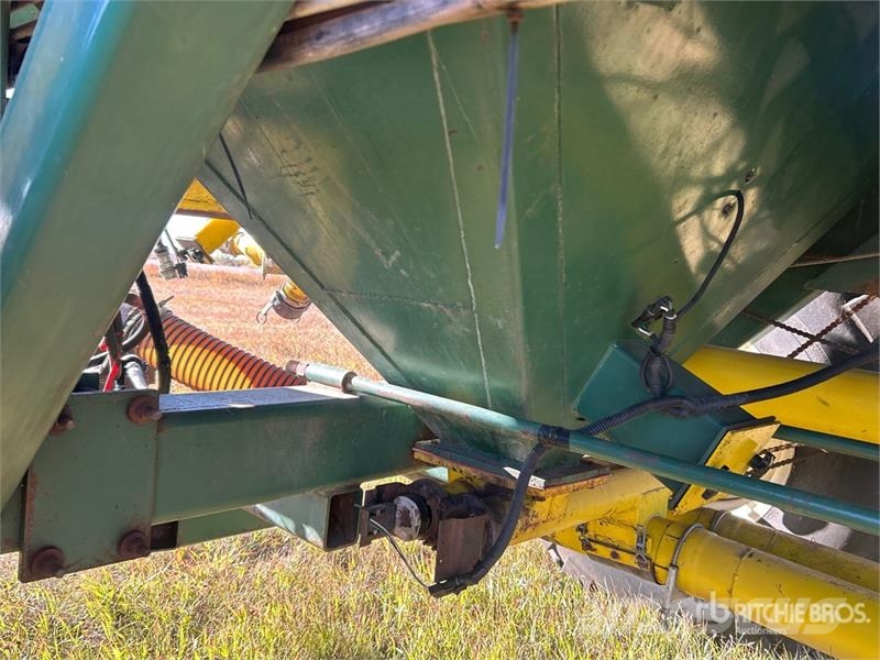  New Noble 300 bu Tow-Between Air Cart Perforatrici