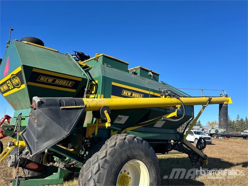  New Noble 300 bu Tow-Between Air Cart Perforatrici