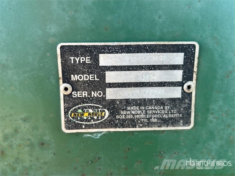  New Noble 300 bu Tow-Between Air Cart Perforatrici