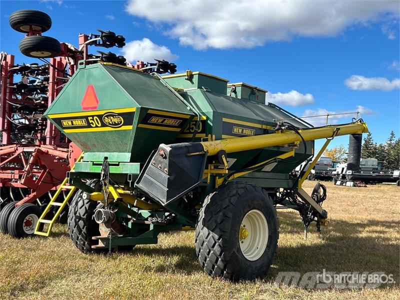  New Noble 300 bu Tow-Between Air Cart Σπορείς