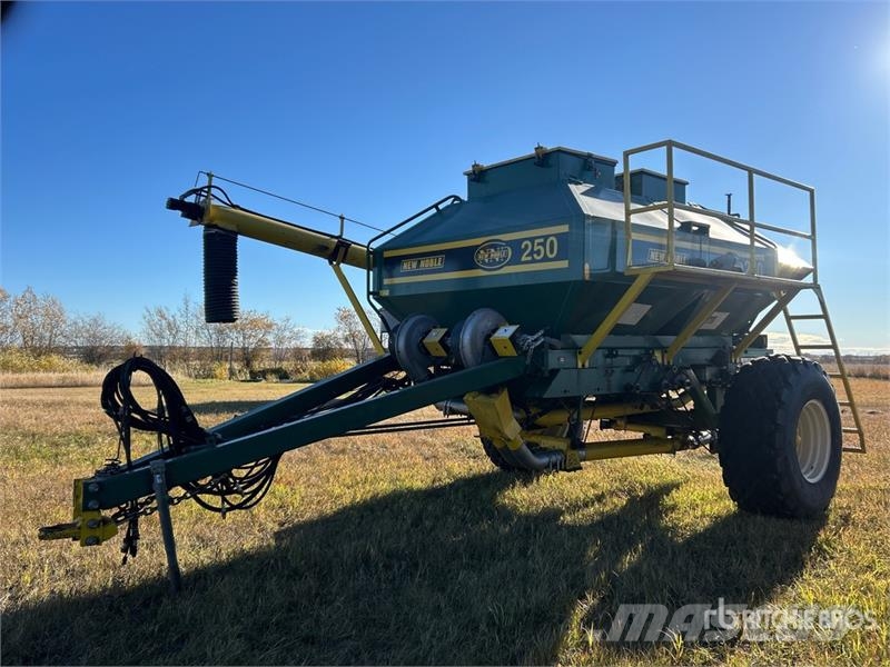  New Noble 300 bu Tow-Between Air Cart Perforatrici