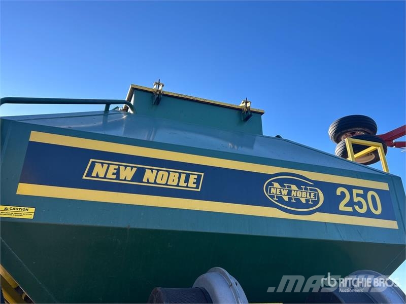  New Noble 300 bu Tow-Between Air Cart Perforatrici
