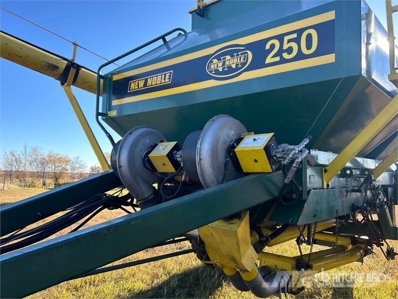  New Noble 300 bu Tow-Between Air Cart Perforatrici