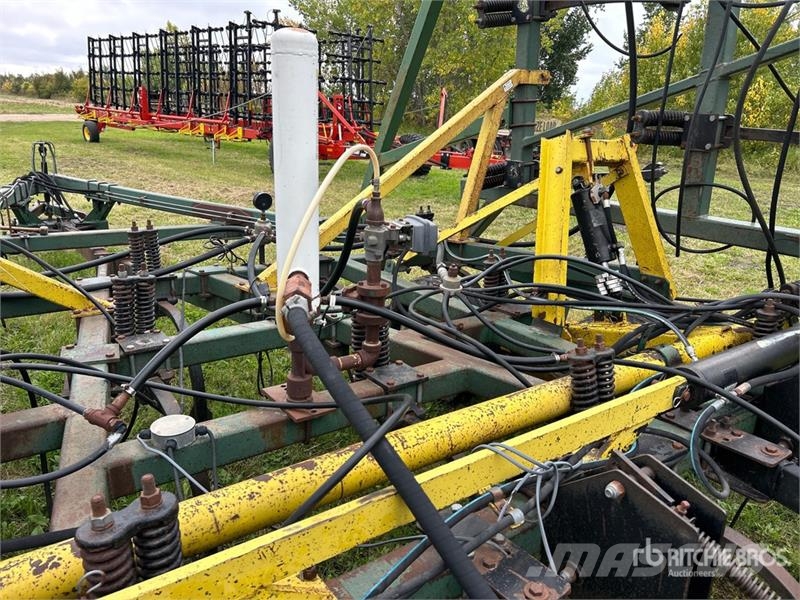 New Noble 8000 41 ft Chisel Plow Плуги