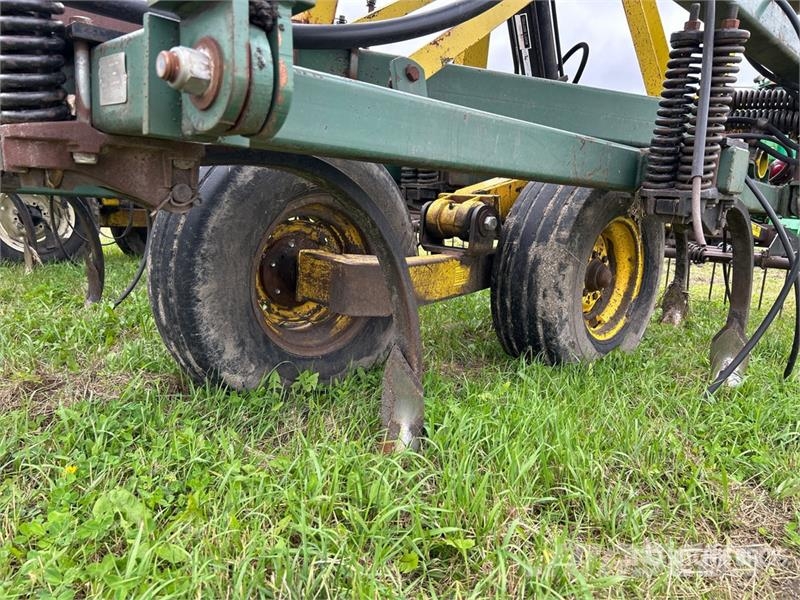 New Noble 8000 41 ft Chisel Plow Плуги