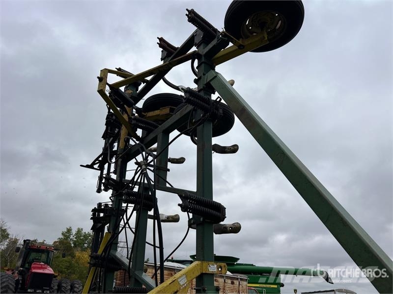New Noble 8000 41 ft Chisel Plow Плуги