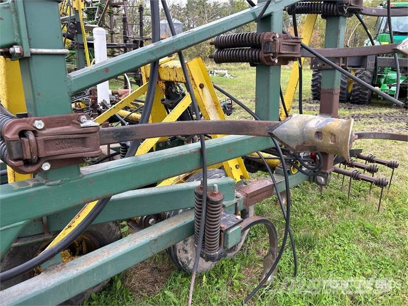 New Noble 8000 41 ft Chisel Plow Плуги