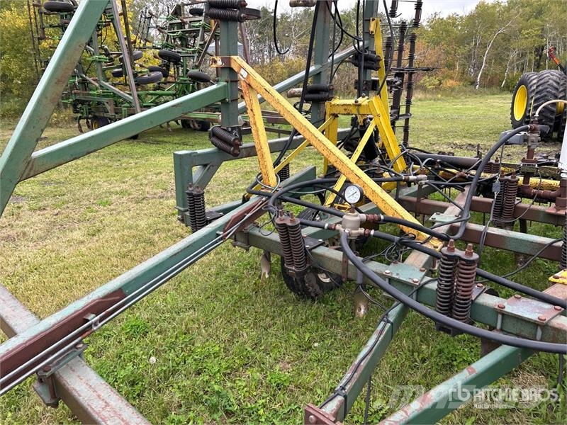 New Noble 8000 41 ft Chisel Plow Плуги