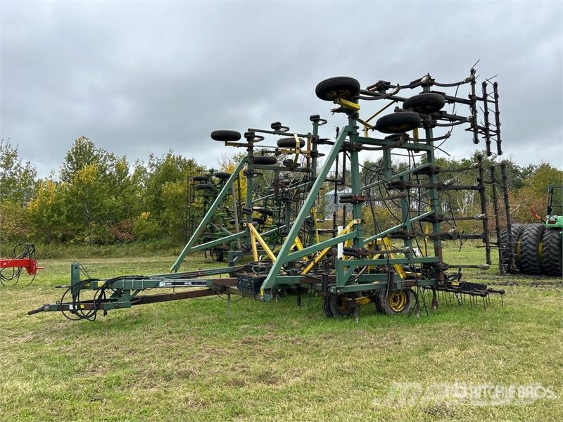 New Noble 8000 41 ft Chisel Plow Плуги