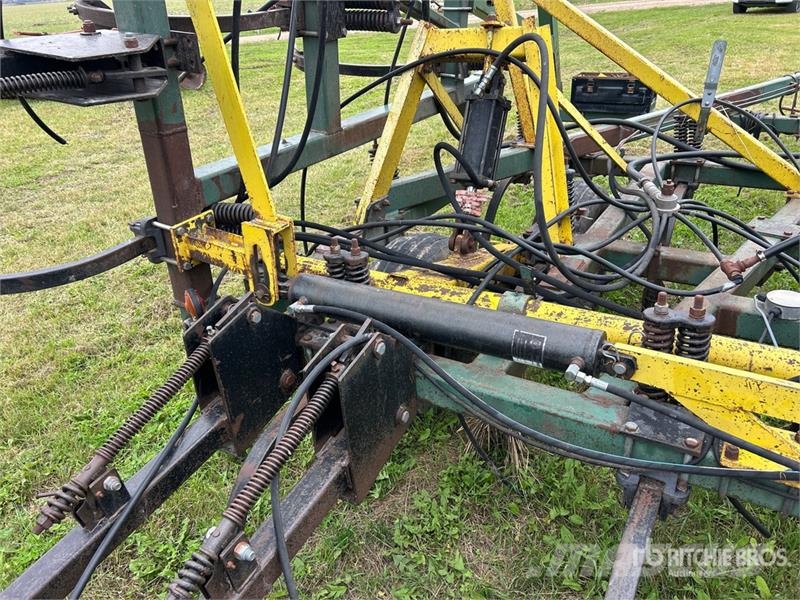 New Noble 8000 41 ft Chisel Plow Плуги