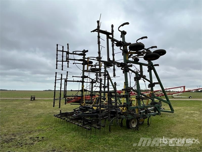 New Noble 8000 41 ft Chisel Plow Плуги