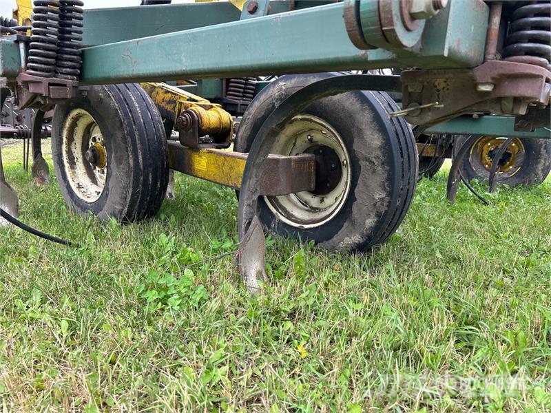 New Noble 8000 41 ft Chisel Plow Плуги